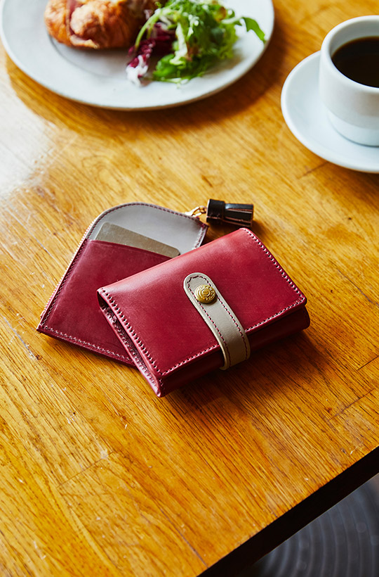 カードポケット付きキーケース　コンパクト三つ折り財布 (コインケース付き）